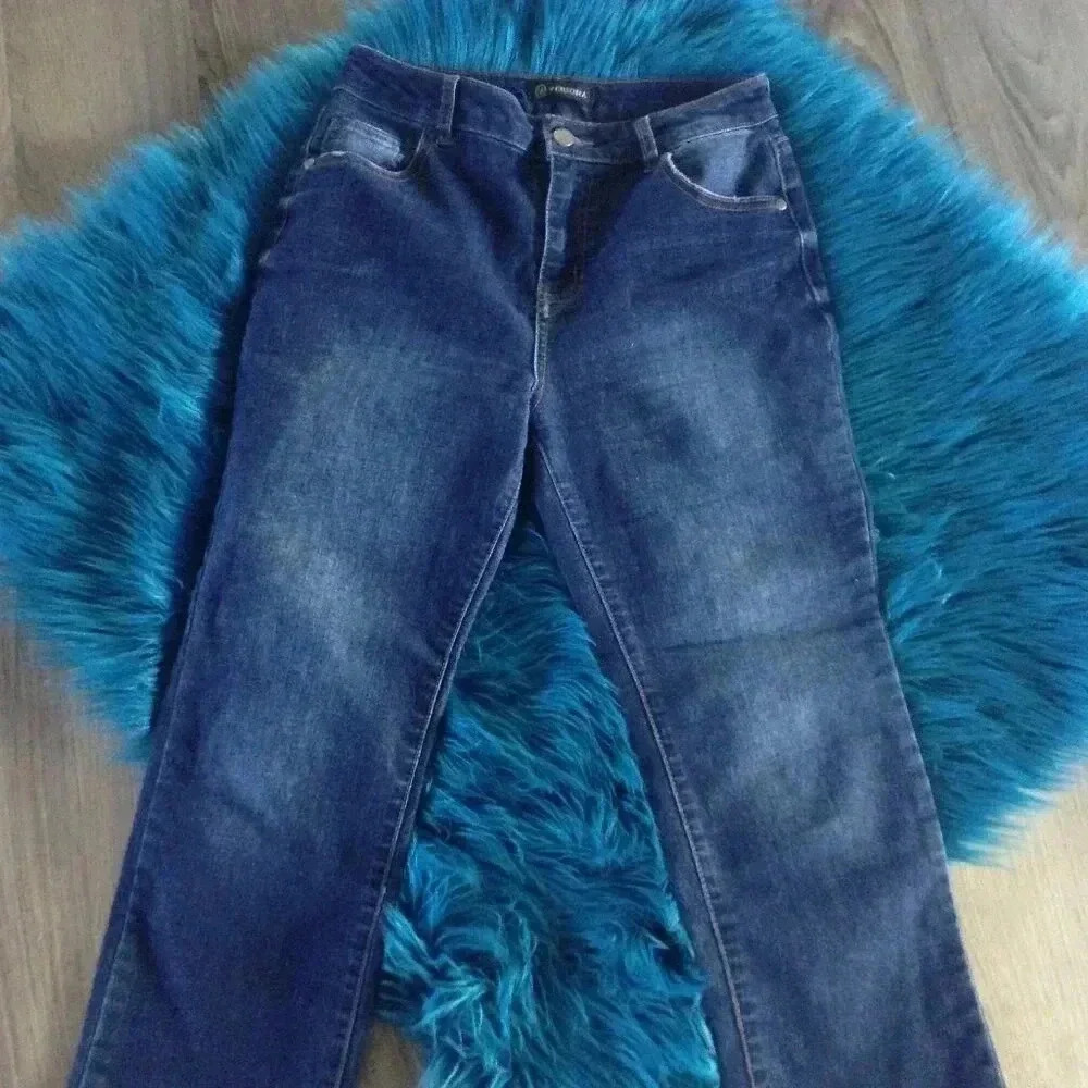 Versona Frayed Hem Jeans, Retro, Bobo, Modern, Y2K, Distressed; darkwash size: 4